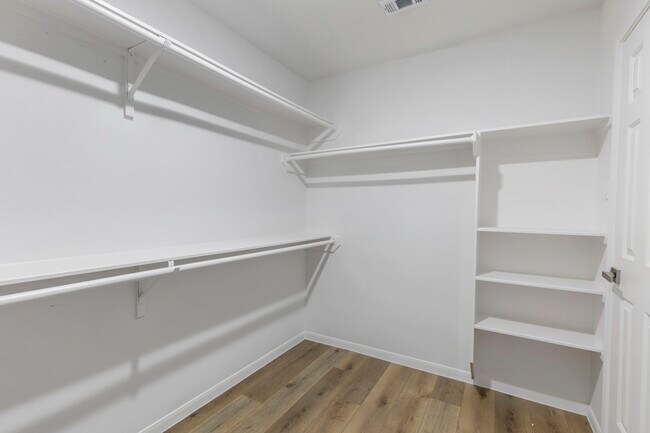 Building Photo - 1815 Moston Dr