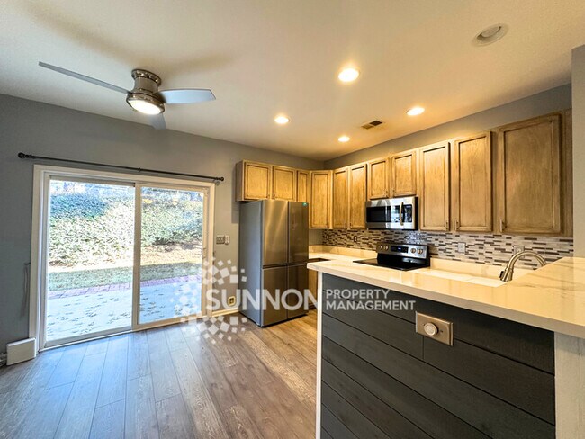 Building Photo - Updated 2 Bedroom Ballantyne Townhome