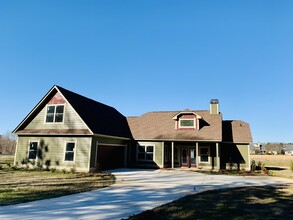 Building Photo - 385 Trinity Pond Road