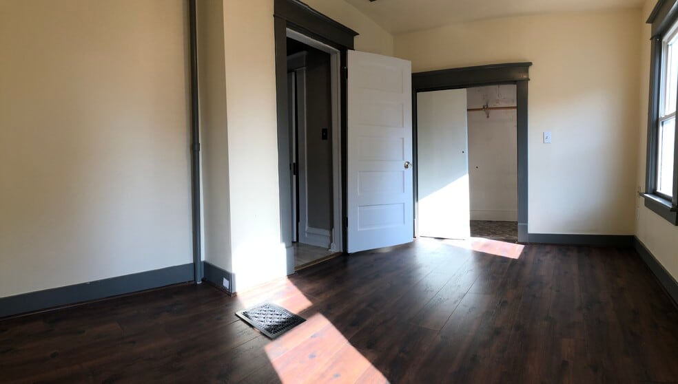 Bed #1 - 213 Moir St