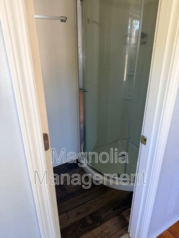 Building Photo - 1217 Oakridge Ave