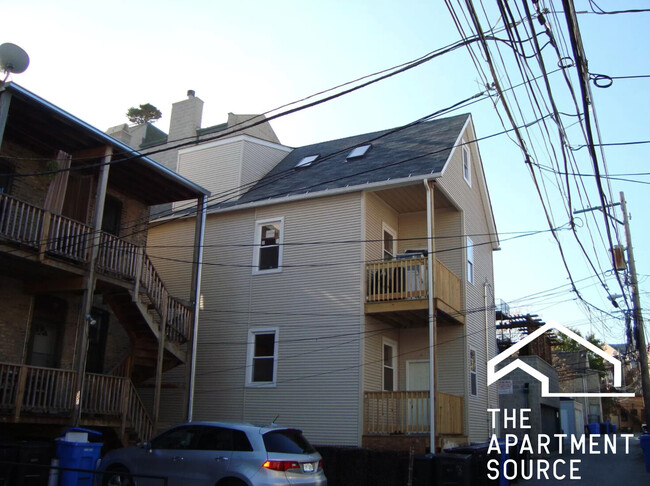 Building Photo - 852 W Buckingham Pl