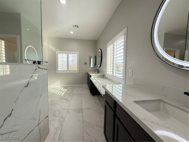 Building Photo - 132 Dunblane St