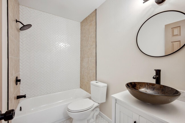 Building Photo - 4634 Conwell Dr
