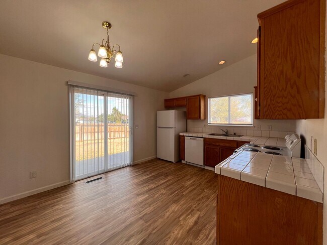 Building Photo - 3 bedroom Home in Donner Trail Estates, Fernley