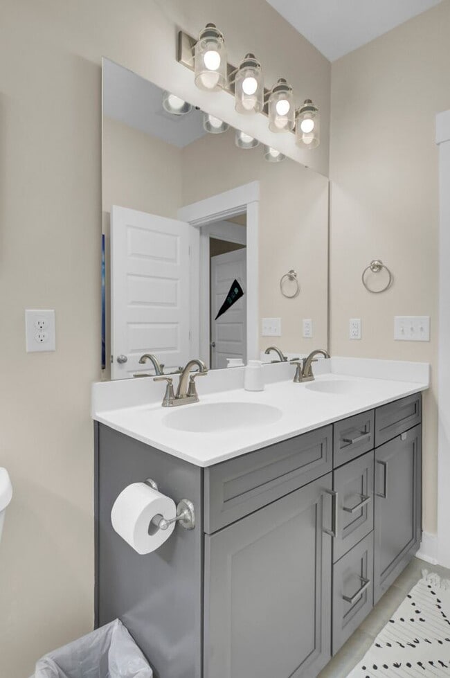 Building Photo - Impressive 4 bedroom home + office with el...