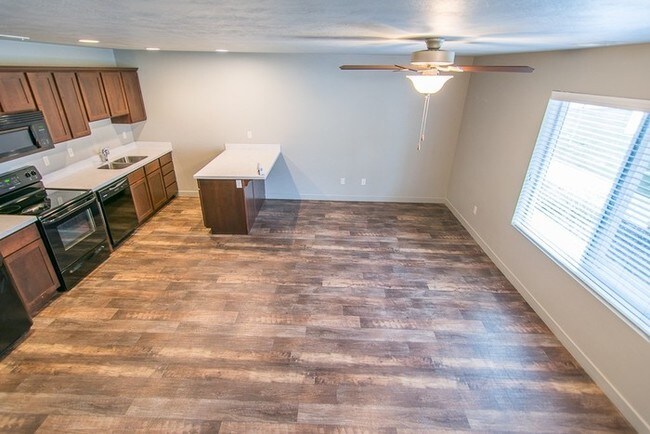 Building Photo - Amazing Townhome in Edgewater Community