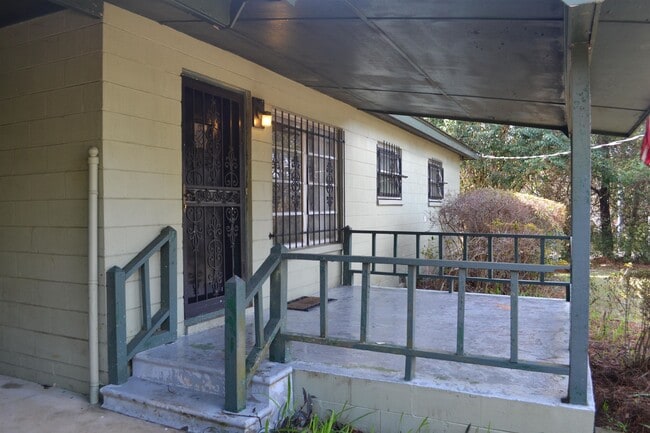 Building Photo - 1819 Mayhew St