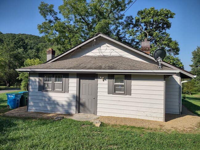 Building Photo - 40 Little Knob Rd