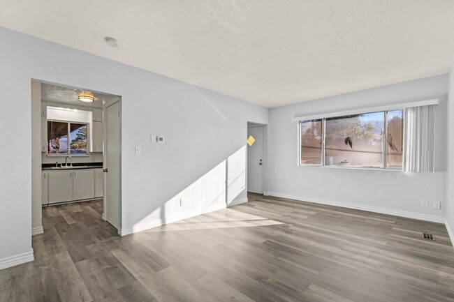 Building Photo - 385 W 5100 S