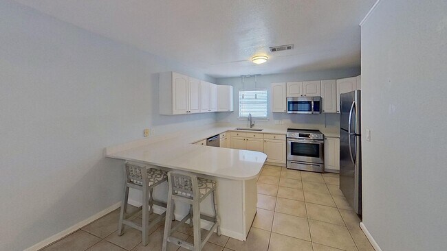 Building Photo - 181 Maple St