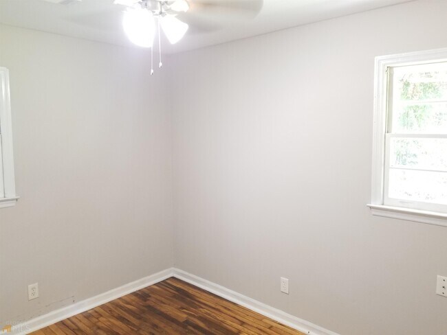 Building Photo - 2581 Oak Cir