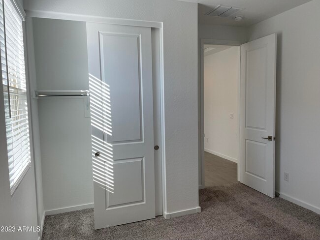 Building Photo - 17401 W Red Fox Rd