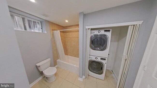 Building Photo - 1831 W Diamond St