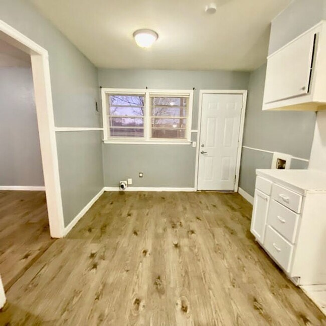 Building Photo - 1712 42nd St