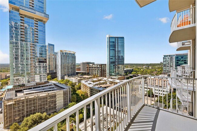 Building Photo - 360 Nueces St