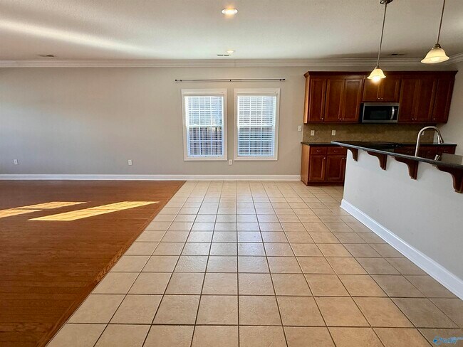 Building Photo - 5031 SE Valley Cove Dr