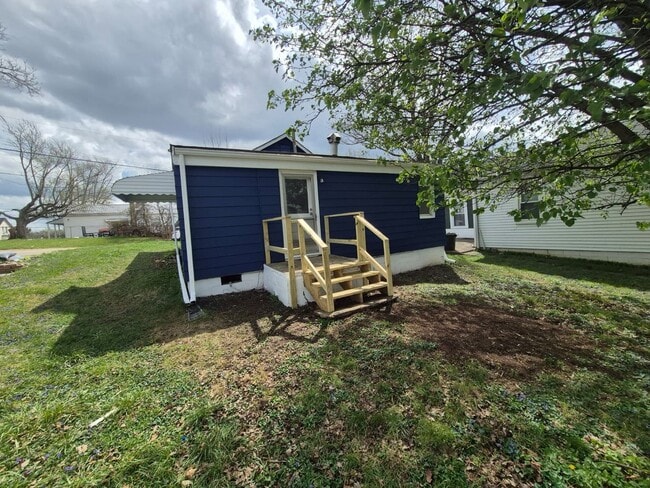 Building Photo - Fully Renovated 2-Bedroom in Elsmere – Off-Street Parking & Yard Space