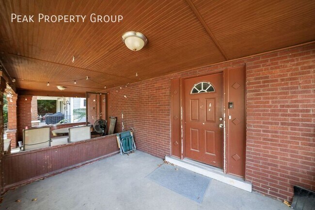 Building Photo - 1499 Perry St
