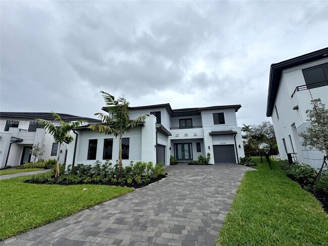 Building Photo - 19749 NE 16th Pl