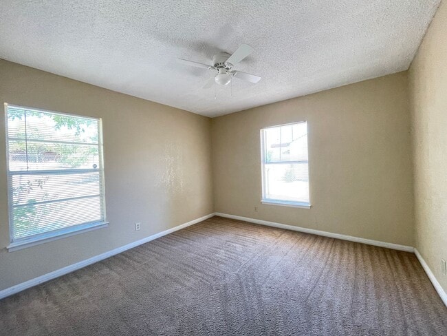 Building Photo - 807 W Dean Ave