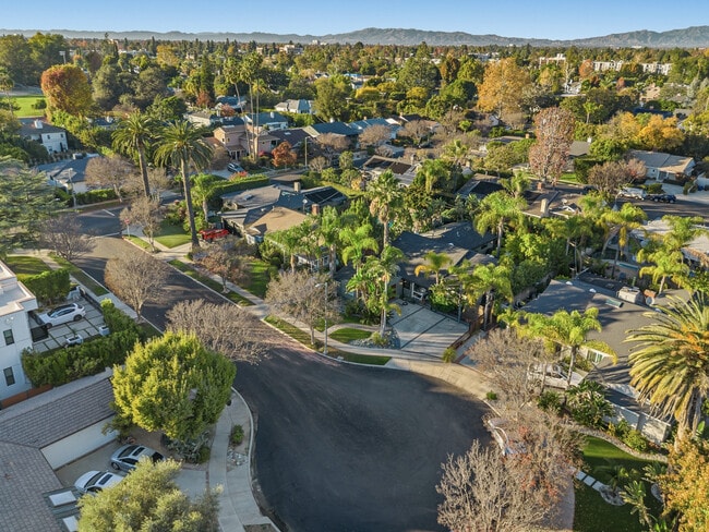 Building Photo - 12511 Landale St