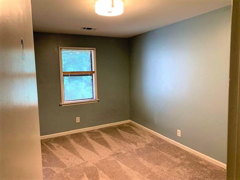 Bedroom - 1027 Curran St NW