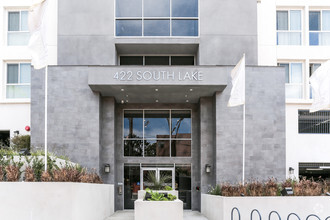 Building Photo - 422 South Lake