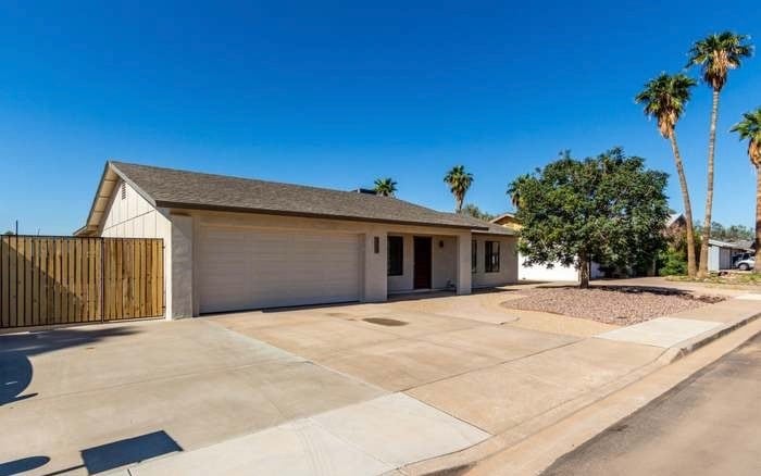 Building Photo - 2958 S El Paradiso