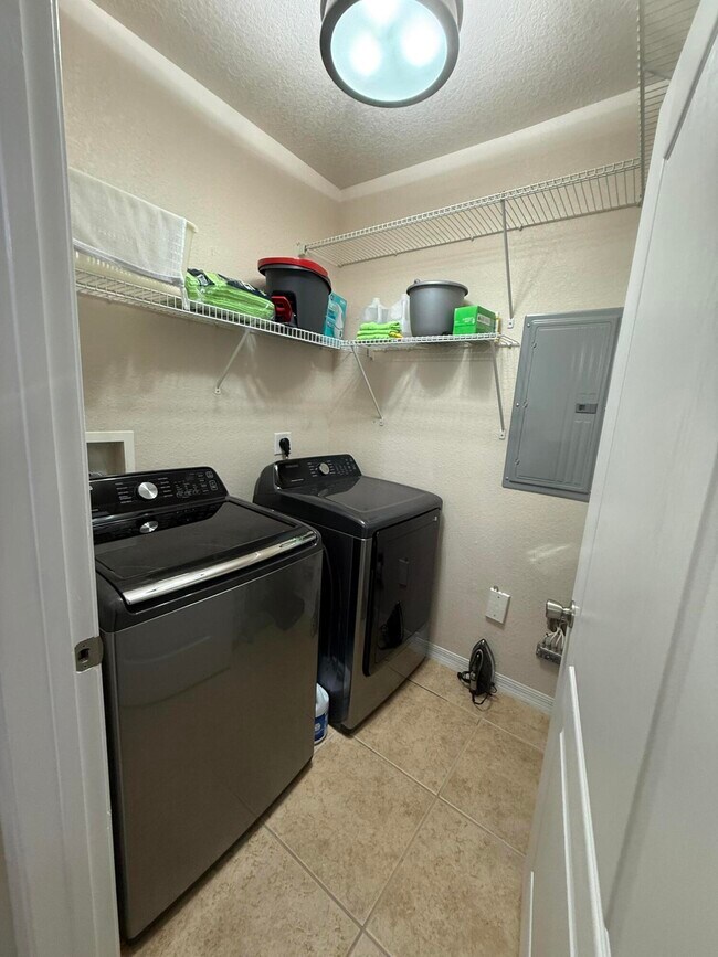 Building Photo - 156 SW Peacock Blvd