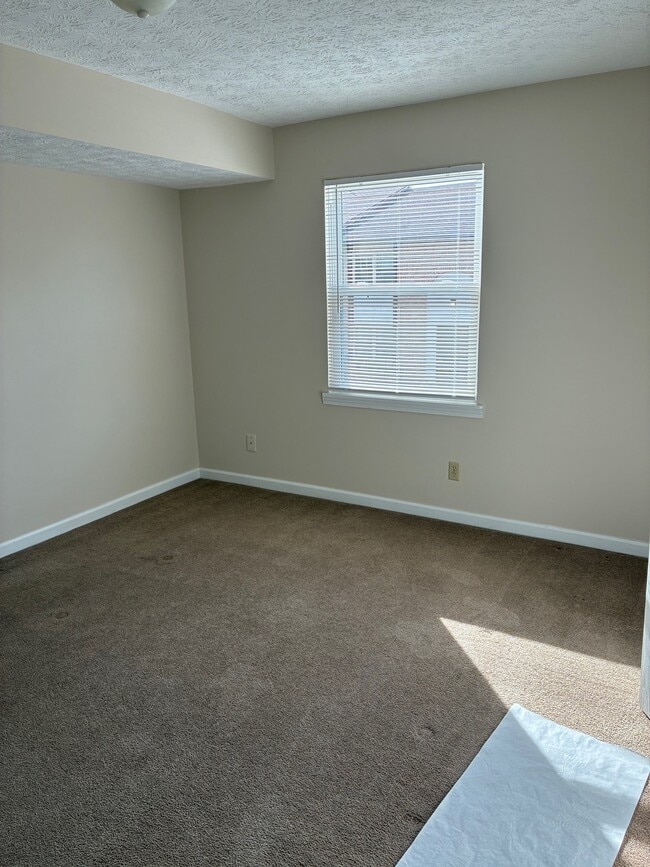 Building Photo - 1760 Beechwood Ave NE