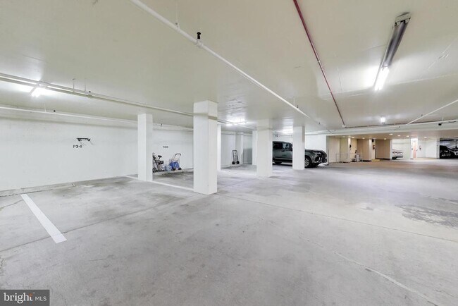 Building Photo - 1101 S Arlington Ridge Rd