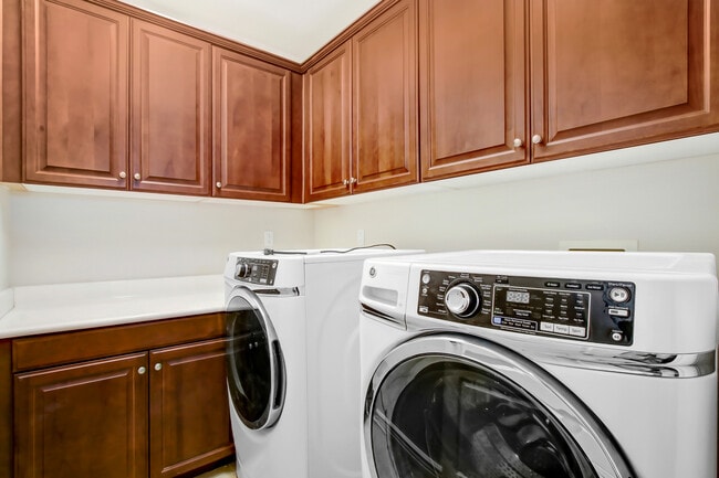 Building Photo - 5393 Stoneview Rd