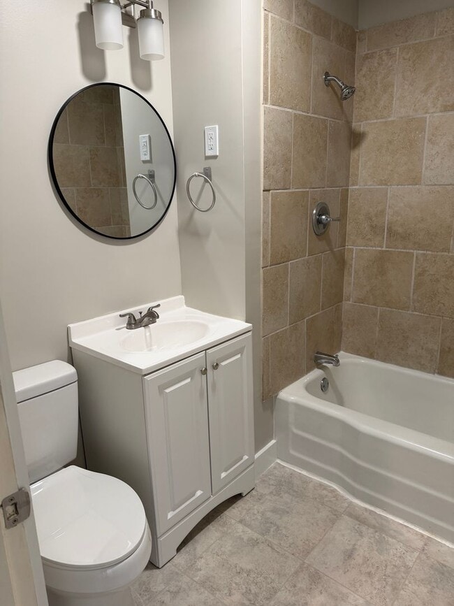 Building Photo - Adorable Cottage with detached garage Lebanon TN