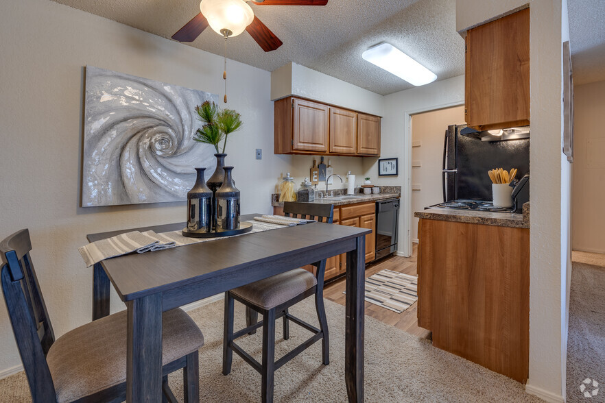 2BR,2BA - 900SF - Kitchen - Sunchase