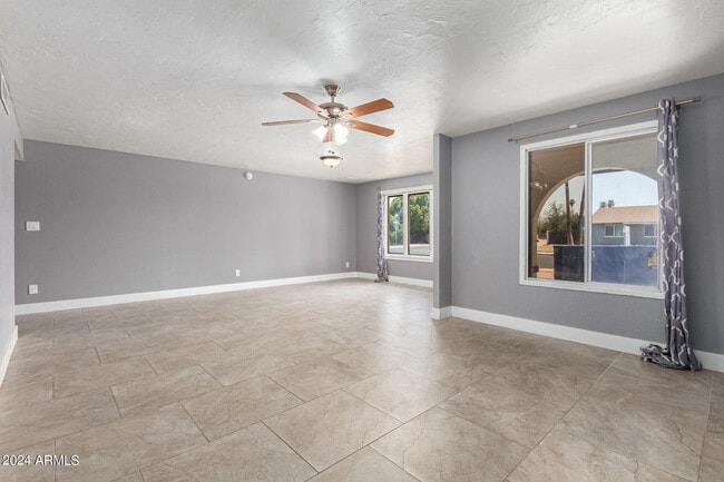 Building Photo - 2058 E Oxford Dr