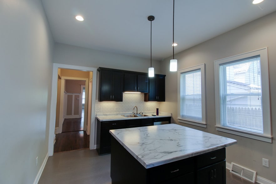 Kitchen - 1937 N Bartlett Ave