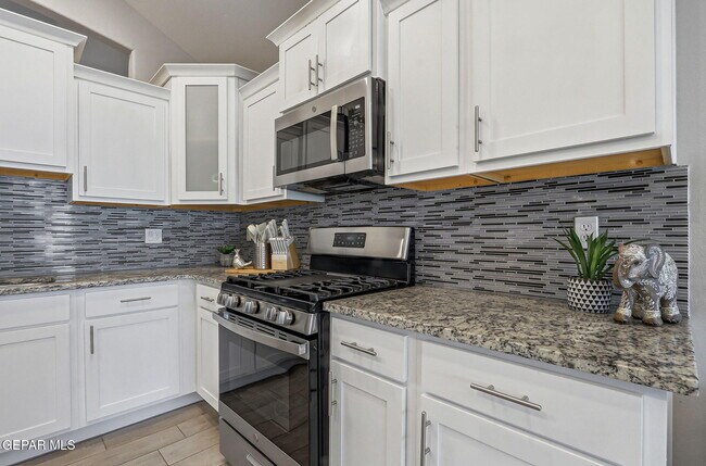 Building Photo - 13912 Loreina Luz Ave