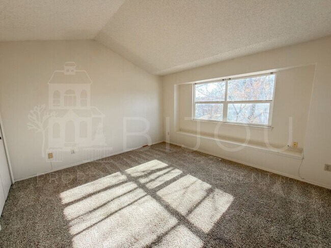 Building Photo - 3498 Mountainside Dr