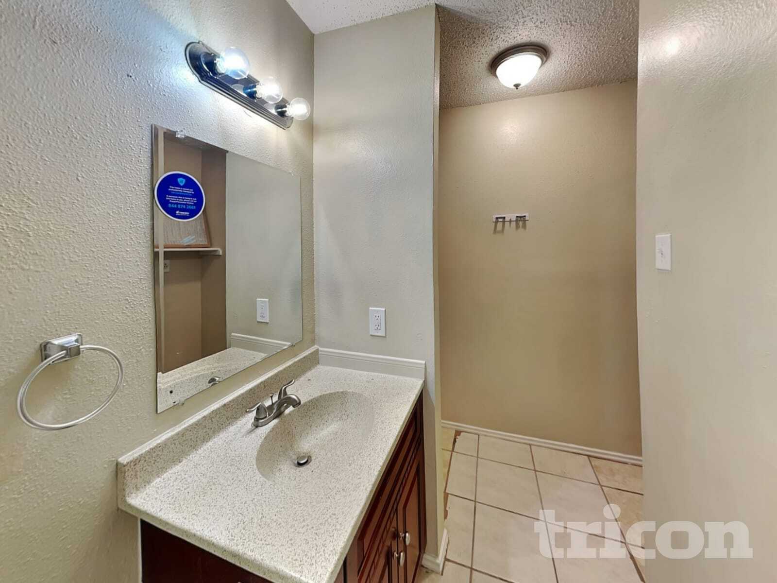 Building Photo - 9415 Valley Moss