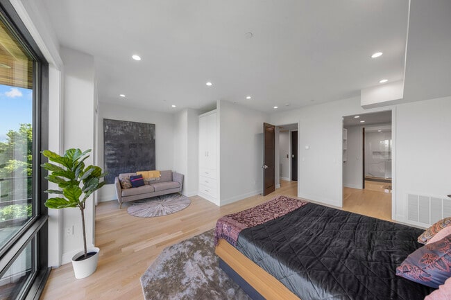 Building Photo - 8822 Churchill Rd