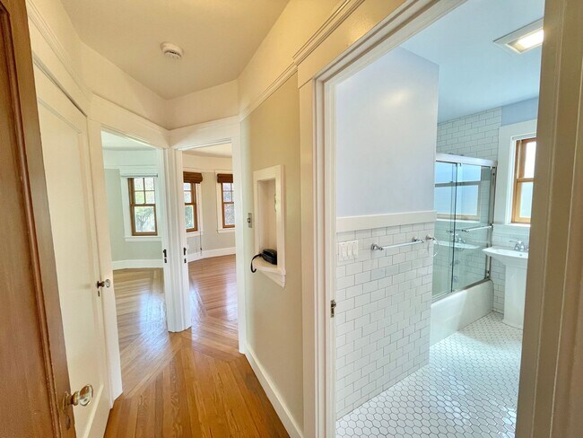Building Photo - Westwood Park - Stunning 3BR+ / 2 BA Home w/Fabulous Back Yard! - PROGRESSIVE