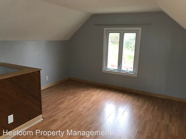 Building Photo - 1 br, 1 bath House - 907 W 6th Street