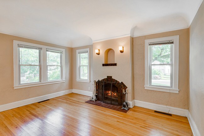 Building Photo - 700 24th Ave SE