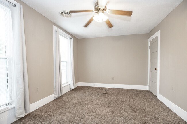 Building Photo - 1432 W 110th St
