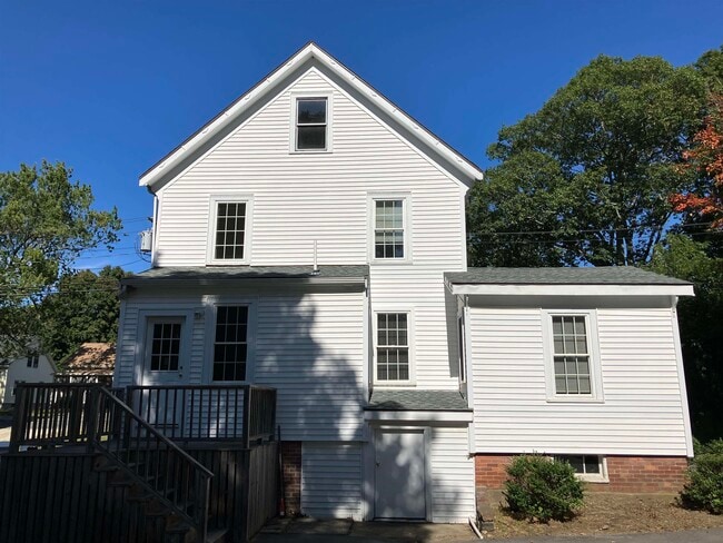 Building Photo - 955 Main St