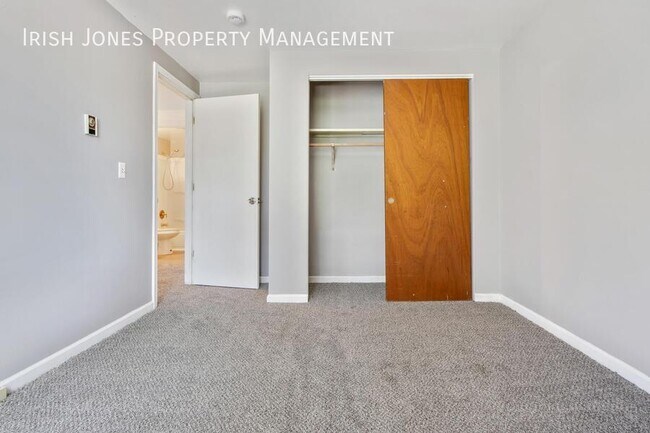Building Photo - 5700 Glendale Dr