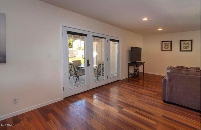 Building Photo - 3032 N 81st Pl