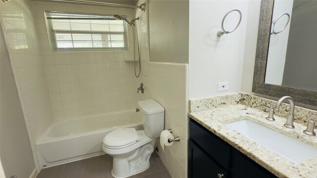 Building Photo - 12117 Sunland St