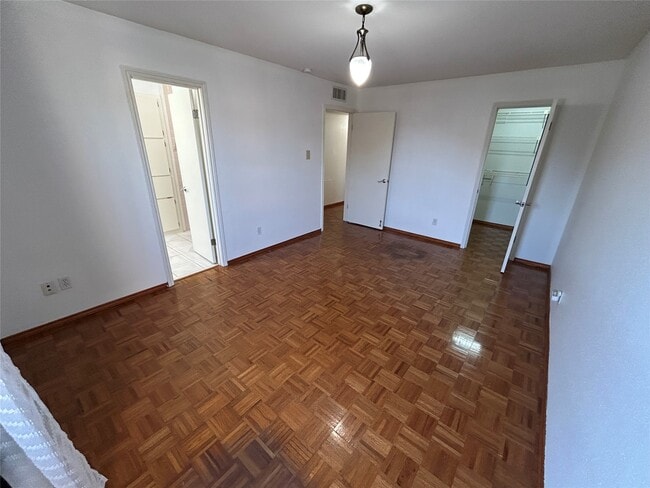 Building Photo - 5550 N Braeswood Blvd